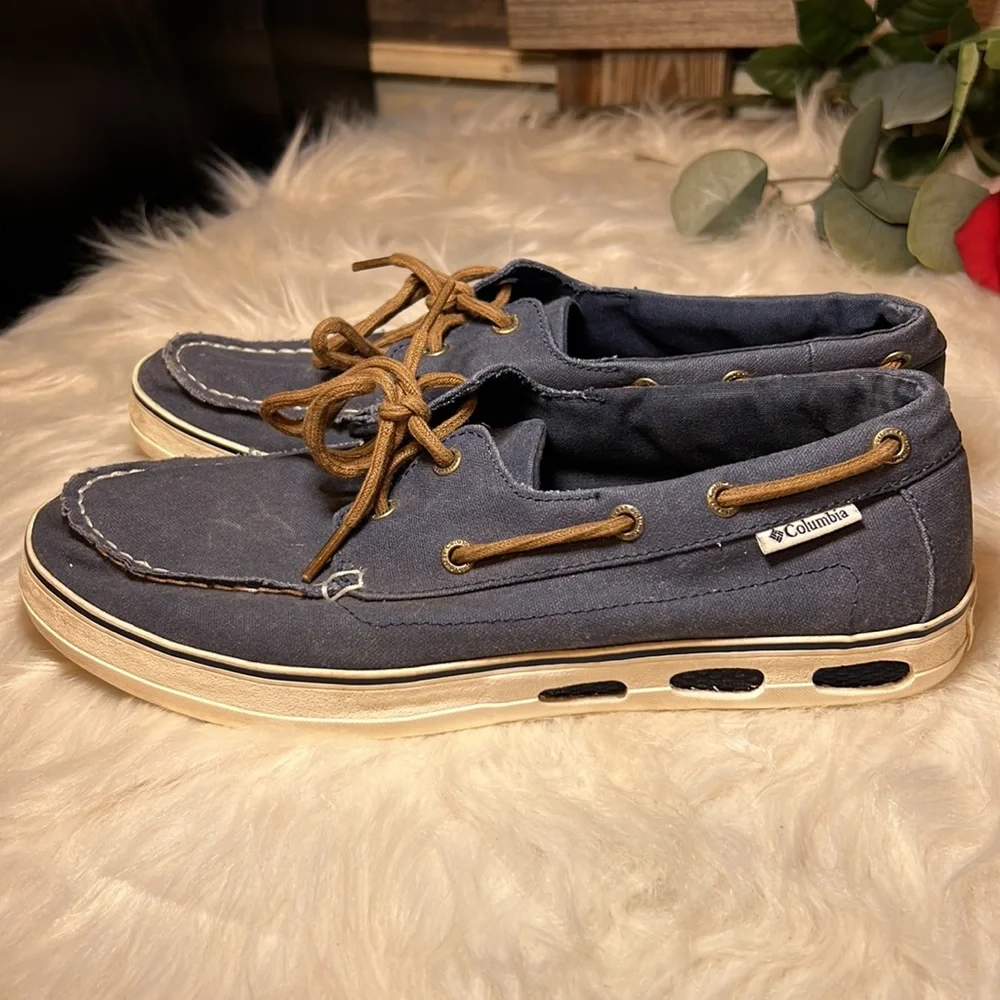 Columbia mens boat
